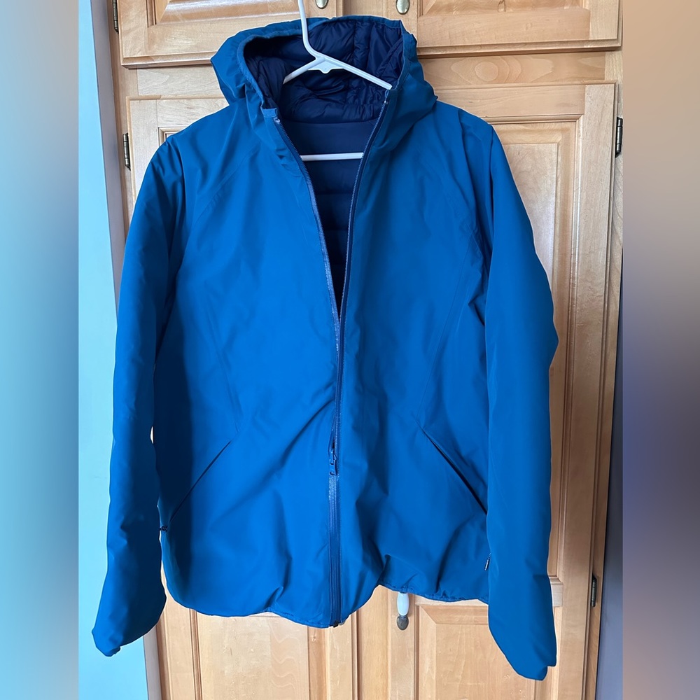Lands End women’s winter jacket size large. Fits like xl. Excellent condition.